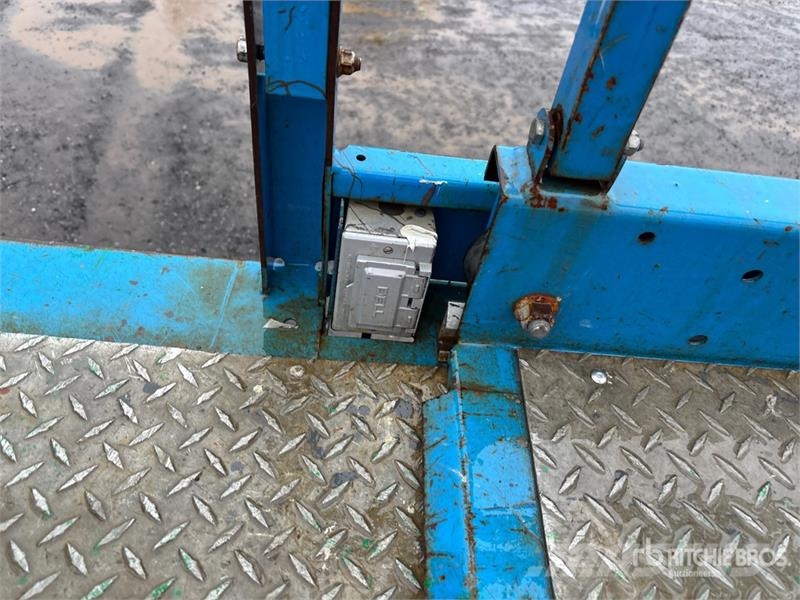 Genie GS-5390 4x4 Dual Fuel Scissor Lift Makazaste platforme