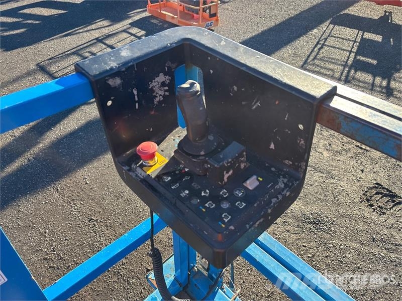 Genie GS3384 4x4 Dual Fuel Scissor Lift Scheren-Arbeitsbühnen