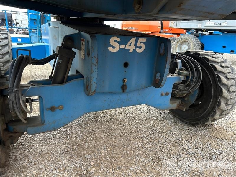 Genie S-45 2WD Diesel Articulating Boom Lift Telescoophoogwerkers