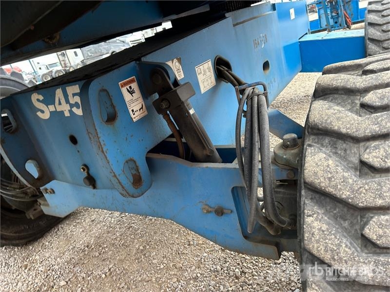 Genie S-45 2WD Diesel Articulating Boom Lift Telescoophoogwerkers