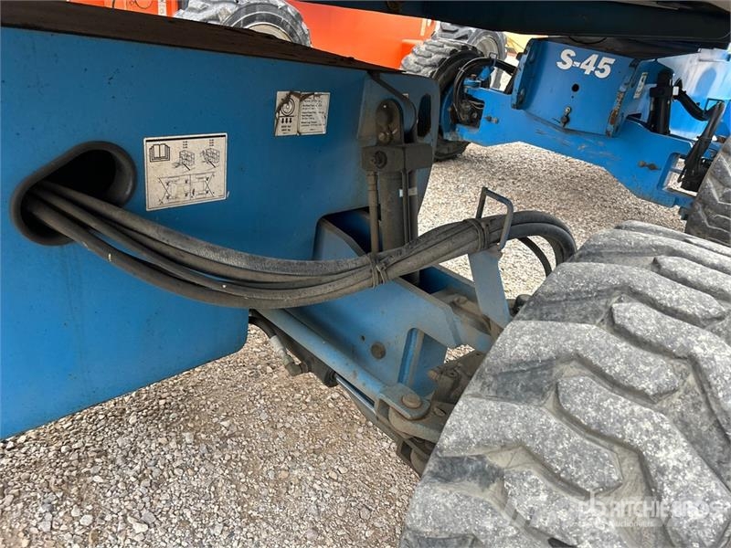 Genie S-45 2WD Diesel Articulating Boom Lift Telescoophoogwerkers