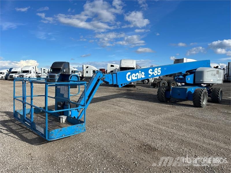 Genie S-85 Diesel Telescopic Boom Lift 견인식 전동이동 리프트