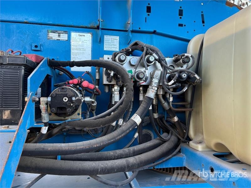Genie S-85 Diesel Telescopic Boom Lift 견인식 전동이동 리프트