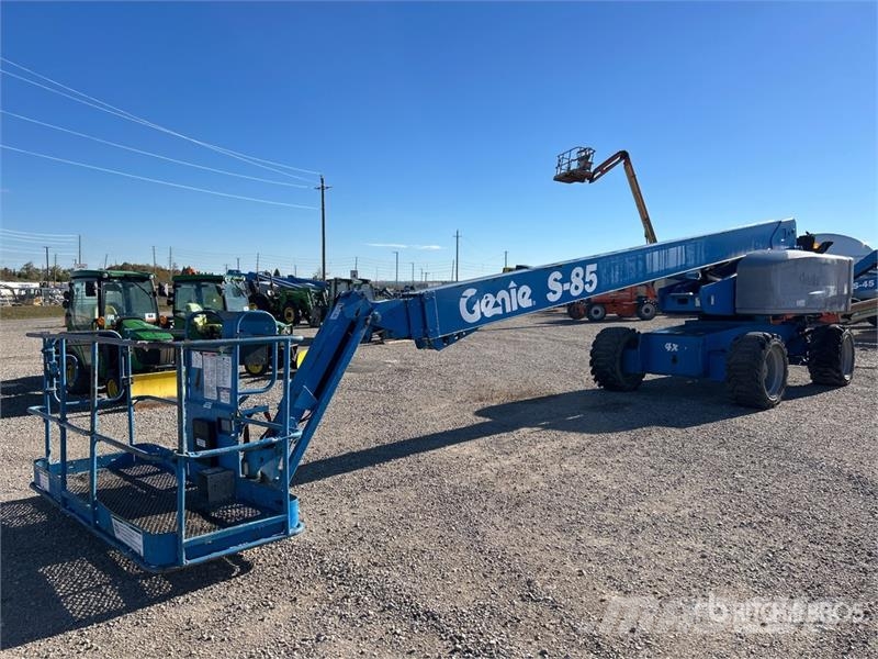 Genie S85 4WD Diesel Telescopic Boom Lift 견인식 전동이동 리프트