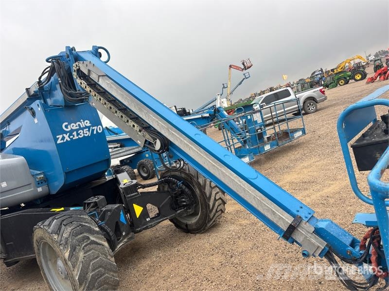 Genie Z-135/70 Zglobne dvižne ploščadi