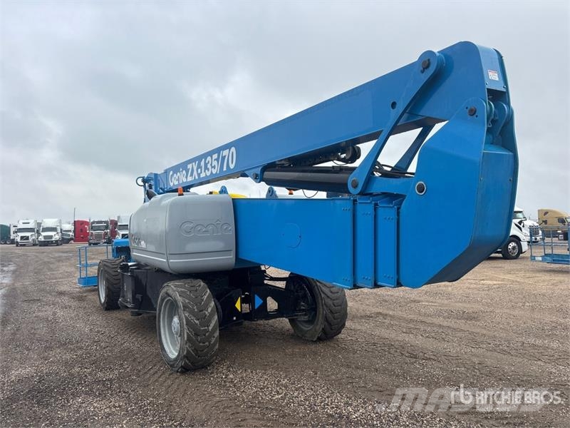 Genie Z-135/70 Zglobne dvižne ploščadi