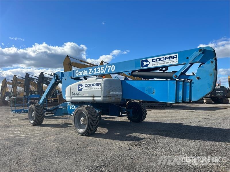 Genie Z-135/70 4WD Diesel Articulating Boom Lift رافعات سلة مفصلية