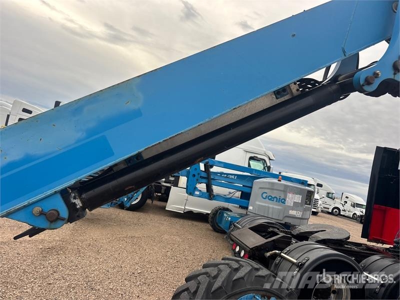 Genie Z-135/70 4WD Diesel Articulating Boom Lift Zglobne dvižne ploščadi