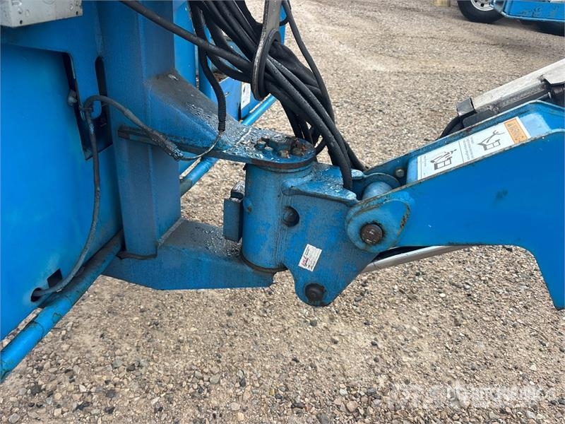 Genie Z-135/70 4WD Diesel Articulating Boom Lift Zglobne dvižne ploščadi