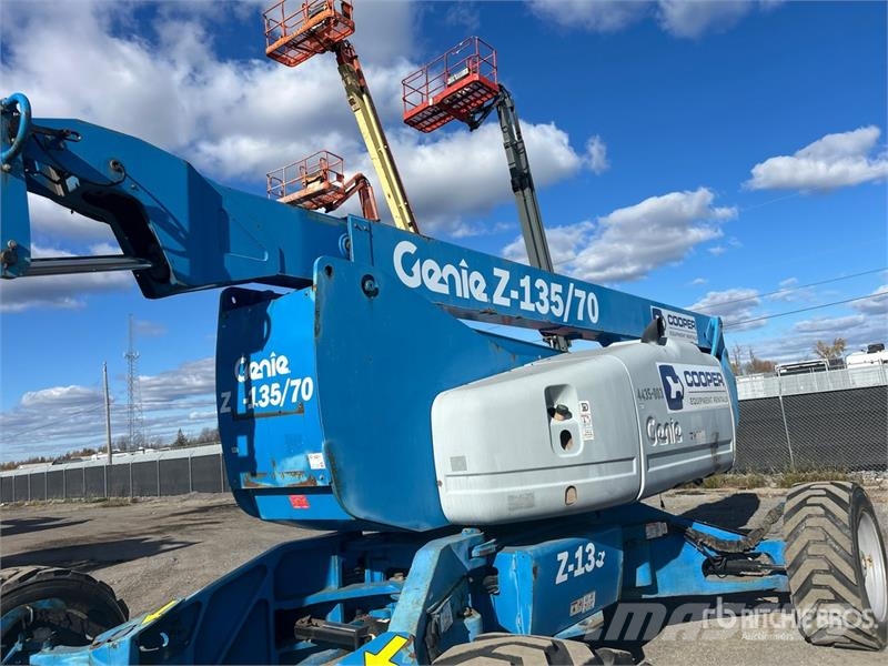 Genie Z-135/70 4WD Diesel Articulating Boom Lift رافعات سلة مفصلية