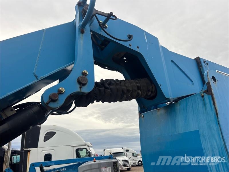 Genie Z-135/70 4WD Diesel Articulating Boom Lift Zglobne dvižne ploščadi