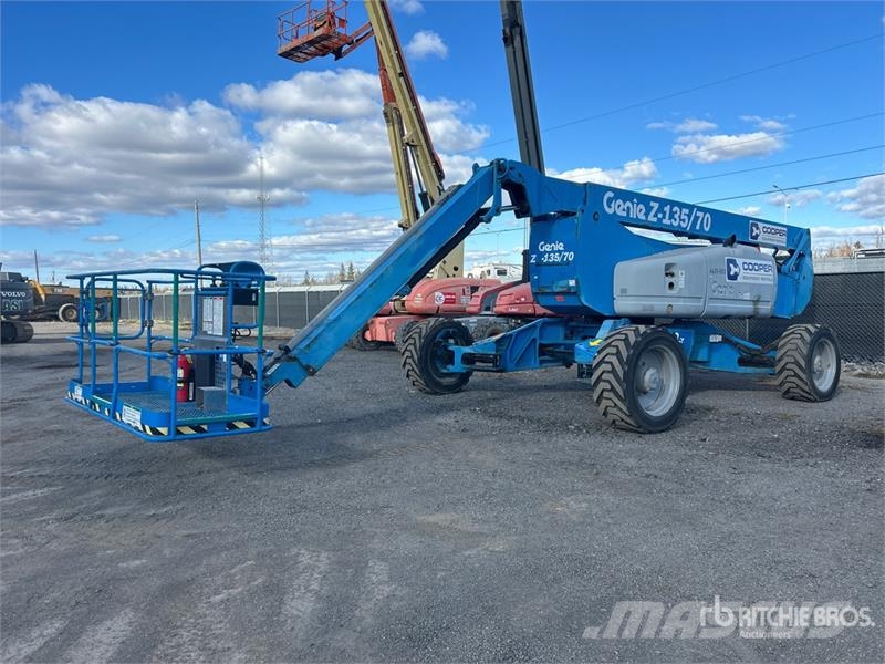 Genie Z-135/70 4WD Diesel Articulating Boom Lift رافعات سلة مفصلية