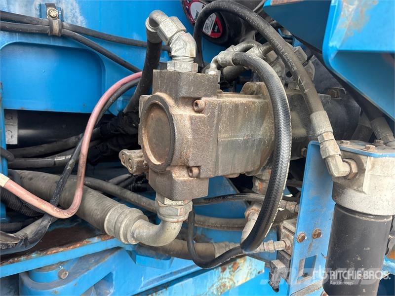Genie Z-135/70 4WD Diesel Articulating Boom Lift Zglobne dvižne ploščadi