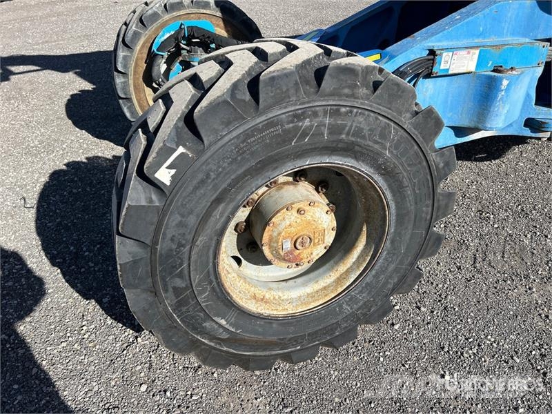 Genie Z-135/70 Articulating Boom Lift Articulated boom lifts