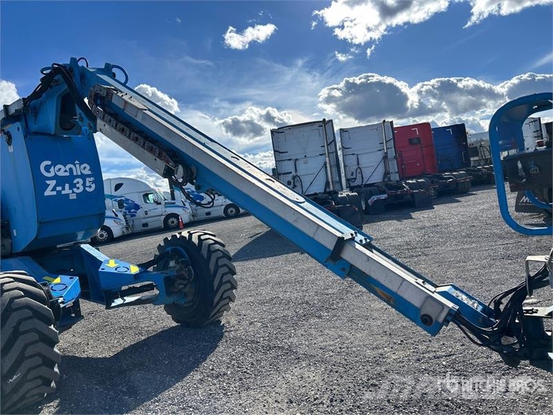 Genie Z-135/70 Articulating Boom Lift Articulated boom lifts