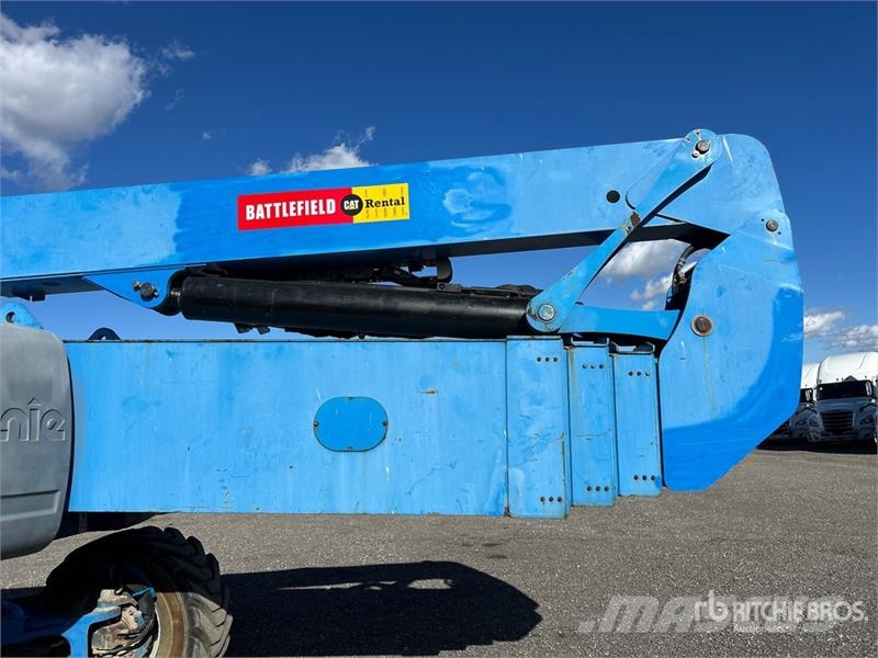 Genie Z-135/70 Articulating Boom Lift Articulated boom lifts