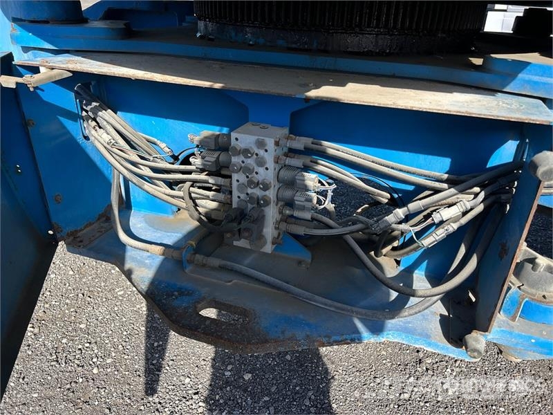 Genie Z-135/70 Articulating Boom Lift Articulated boom lifts
