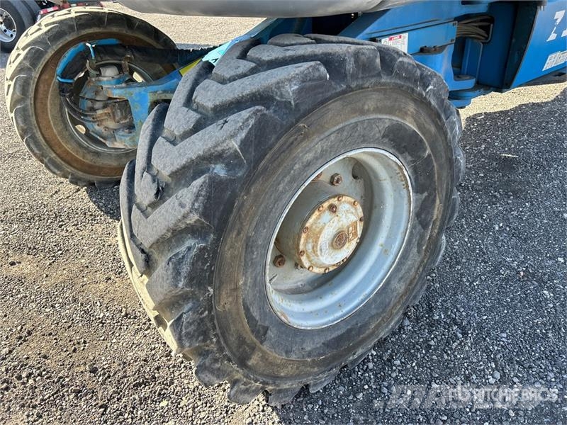 Genie Z-135/70 Articulating Boom Lift Articulated boom lifts
