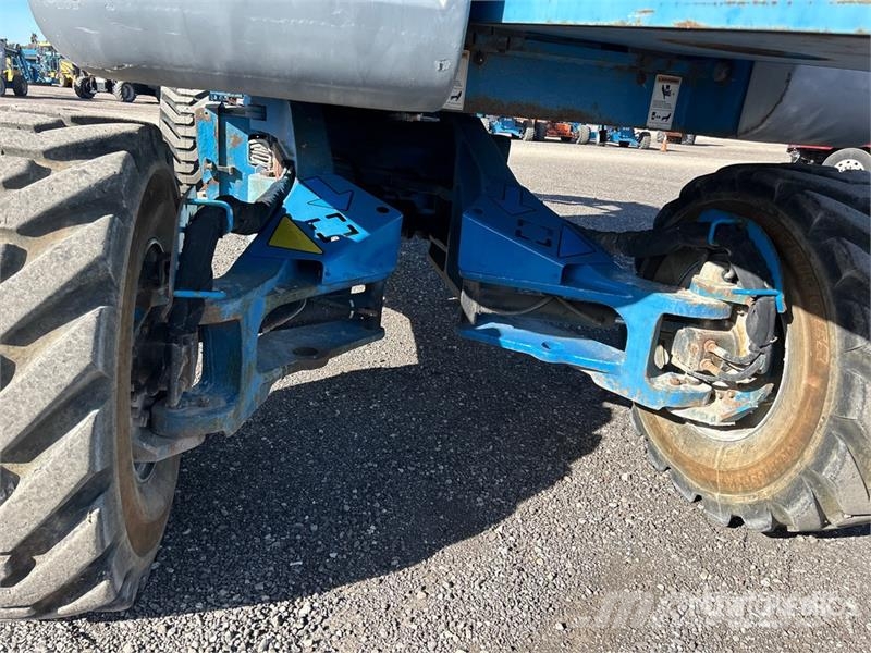 Genie Z-135/70 Articulating Boom Lift Articulated boom lifts