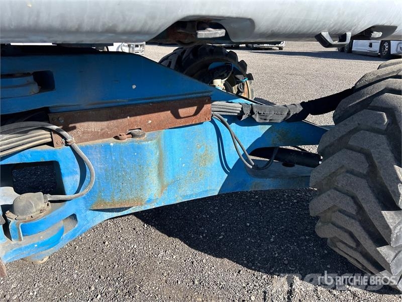 Genie Z-135/70 Articulating Boom Lift Articulated boom lifts