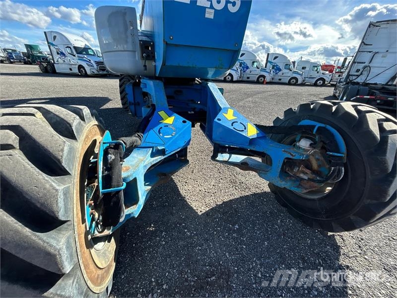 Genie Z-135/70 Articulating Boom Lift Articulated boom lifts
