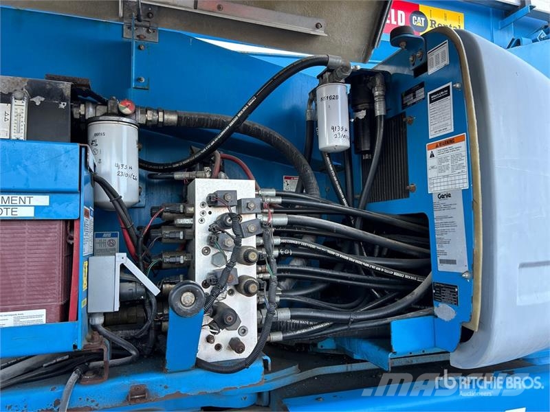 Genie Z-135/70 Articulating Boom Lift Articulated boom lifts