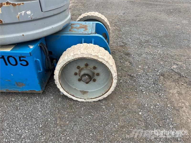 Genie Z-30/20N RJ 2WD Electric Articulating Boom Lift رافعات سلة مفصلية