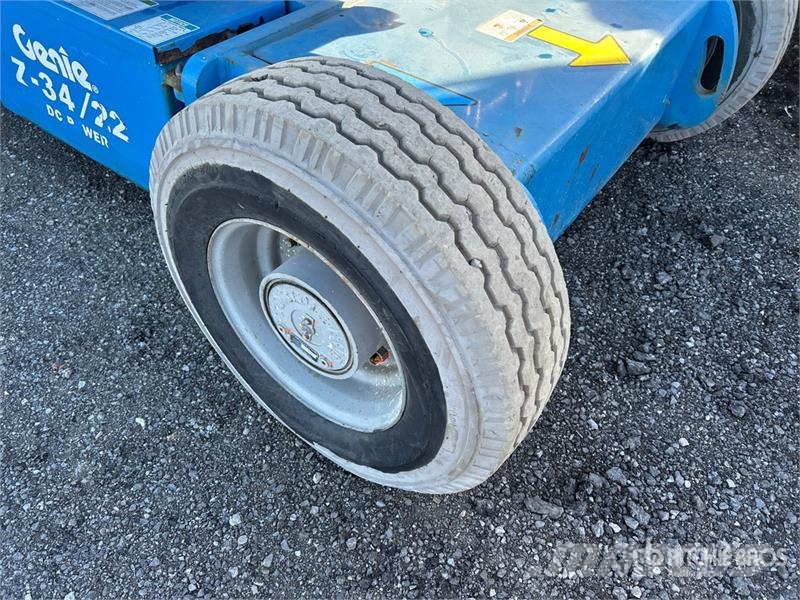 Genie Z-34/22 2WD Electric Articulating Boom Lift Knikarmhoogwerkers