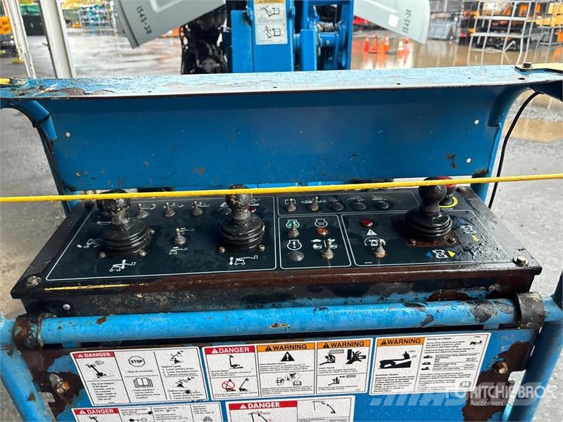 Genie Z-45/25J 4WD Diesel Articulating Boom Lift Articulated boom lifts