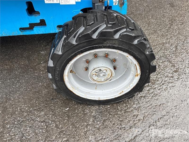 Genie Z-45/25J 4WD Diesel Articulating Boom Lift Articulated boom lifts