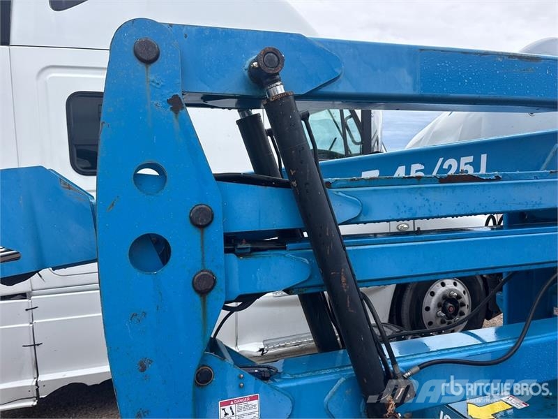 Genie Z-45/25J 4WD Dual Fuel Articulating Boom Lift Zglobne dvižne ploščadi