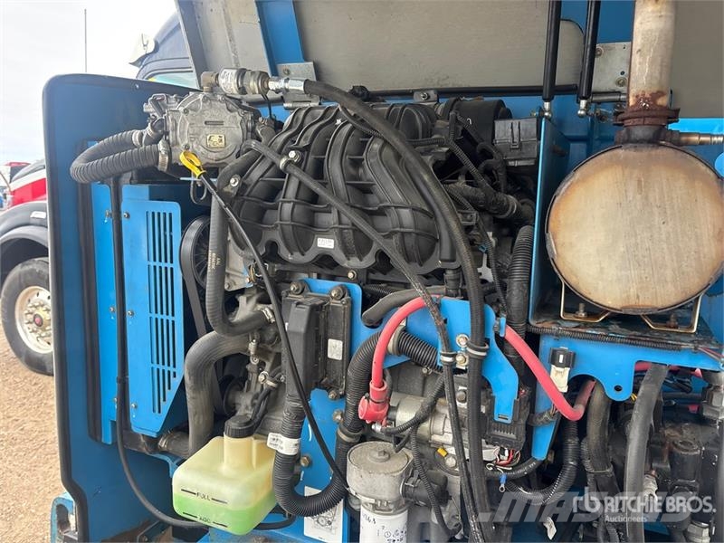 Genie Z-45/25J 4WD Dual Fuel Articulating Boom Lift Zglobne dvižne ploščadi