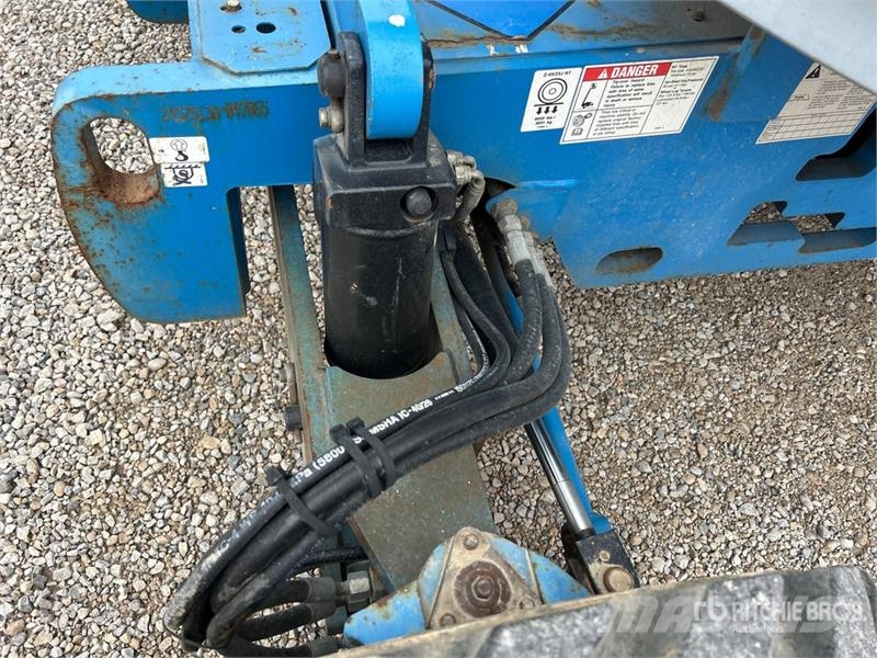 Genie Z-45/25J 4WD Dual Fuel Articulating Boom Lift Articulated boom lifts
