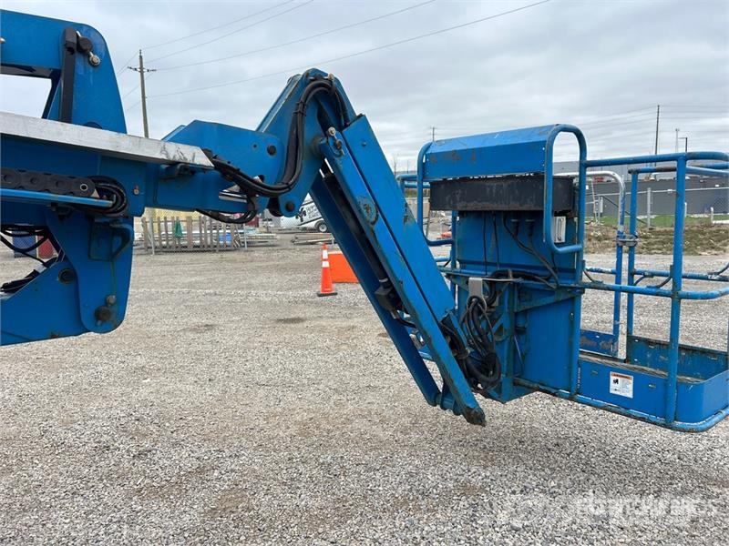 Genie Z-45/25J 4WD Dual Fuel Articulating Boom Lift Articulated boom lifts