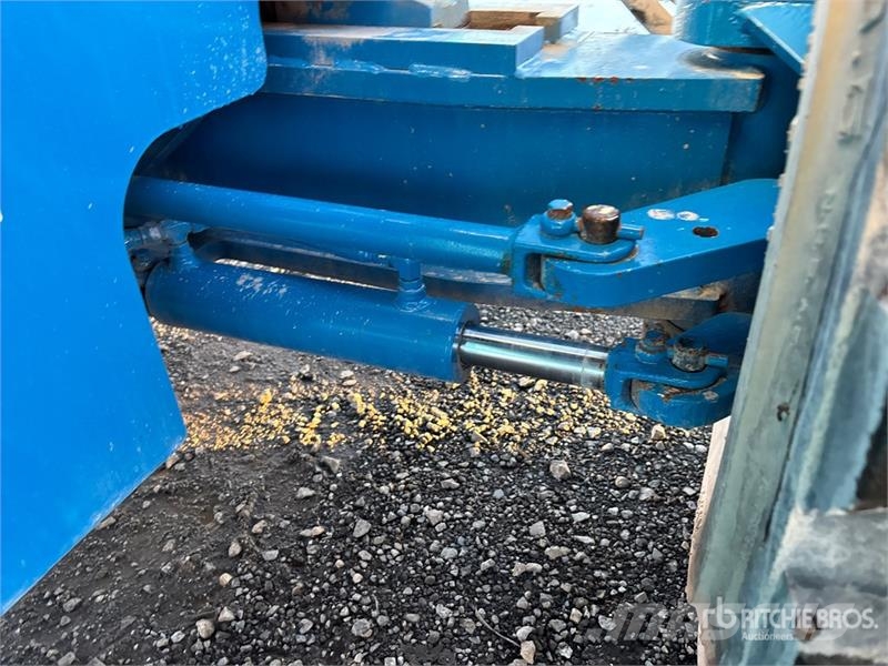 Genie Z-60/34 4WD Diesel Articulating Boom Lift Articulated boom lifts