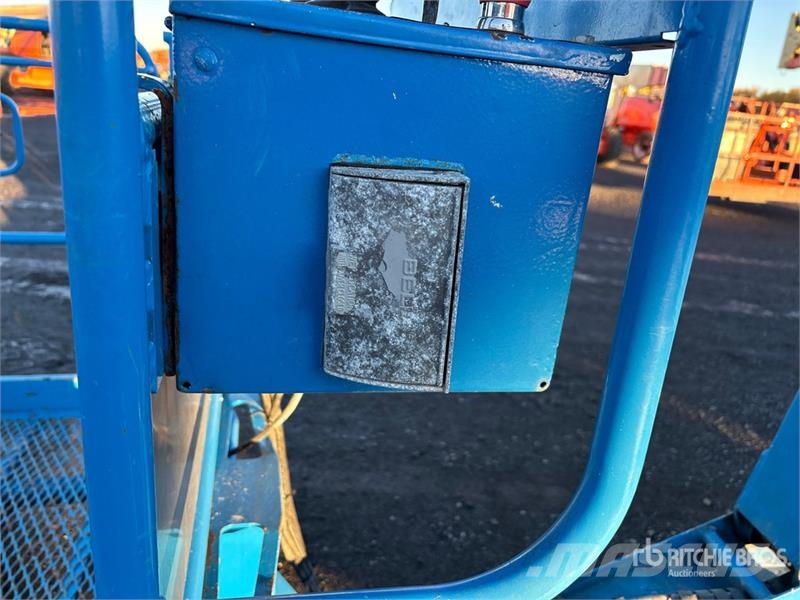 Genie Z-60/34 4WD Diesel Articulating Boom Lift Articulated boom lifts