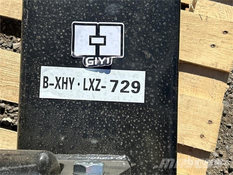 GIYI 11 in Mini Skid Steer Auger (Unused) مثاقيب