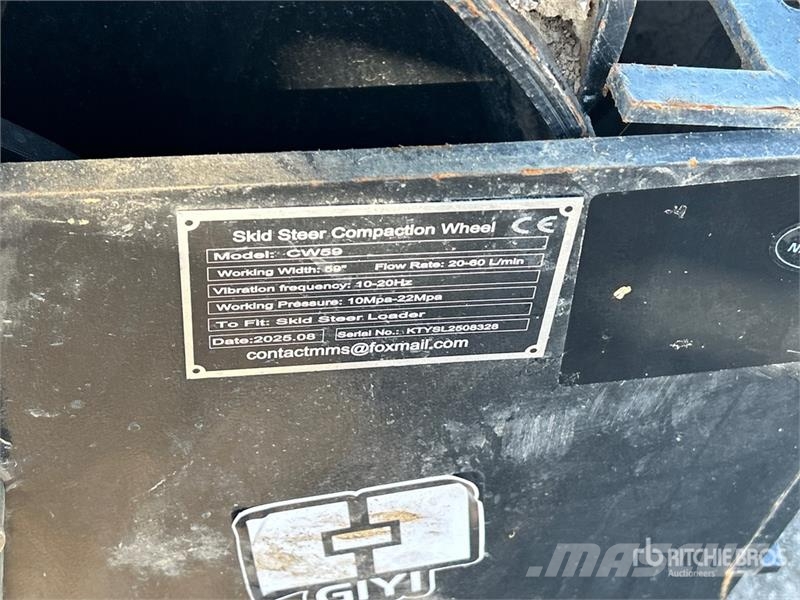  GIYI CW59 59 in Padfoot Skid Steer Vibratory Rolle مداحل