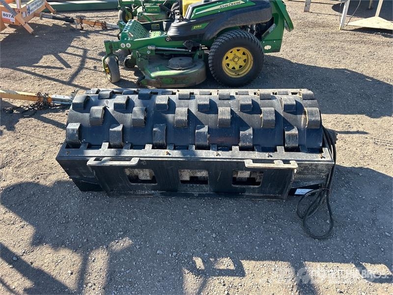  GIYI CW59 59 in Padfoot Skid Steer Vibratory Rolle مداحل