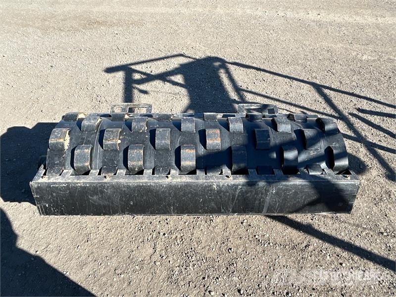  GIYI CW59 59 in Padfoot Skid Steer Vibratory Rolle مداحل