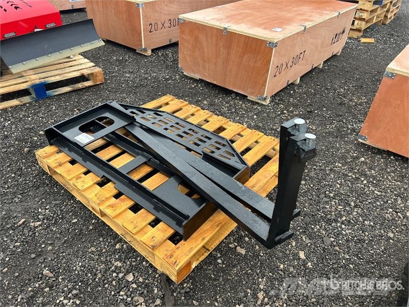 GIYI DHC 58 in Skid Steer Forks (Unused) Fourche