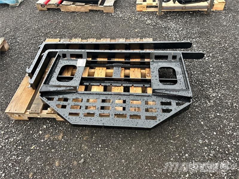 GIYI DHC 60 in Skid Steer Forks (Unused) Fourche