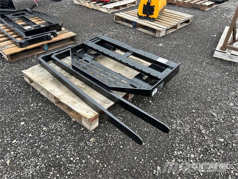GIYI DHC 60 in Skid Steer Forks (Unused) Fourche