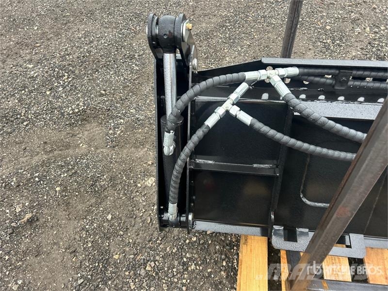  GIYI DSHY41 72 in Multi-Purpose Skid Steer Bucket  Schaufeln
