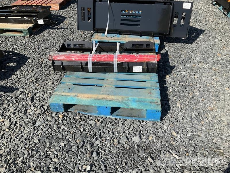GIYI GY-BF47 47 in Skid Steer Bale Spear (Unused) Drugi deli