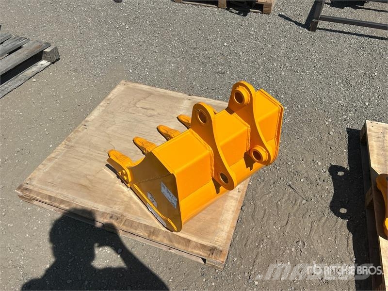 GIYI GY-BK 24 in Excavator Bucket - Fits Cat 305 ( Godet