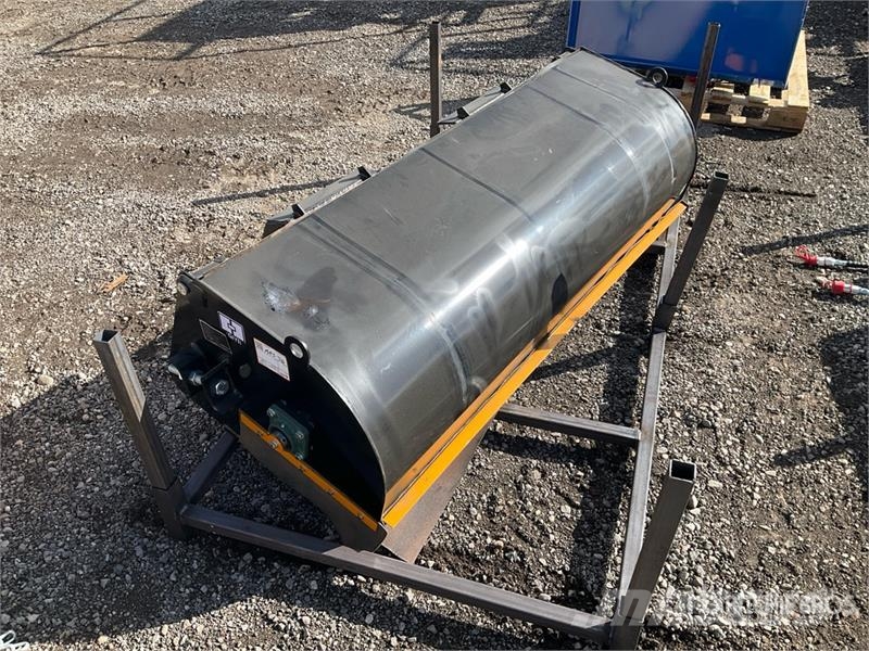  GIYI GY-BS72 72 in Skid Steer Sweeper (Unused) Cepillos