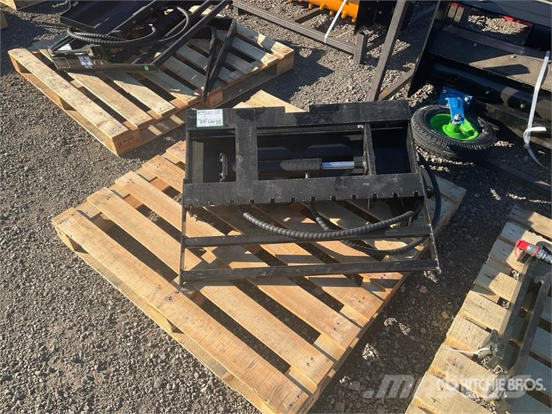  GIYI GY-CYHC 30 in Mini Skid Steer Forks (Unused) Вили