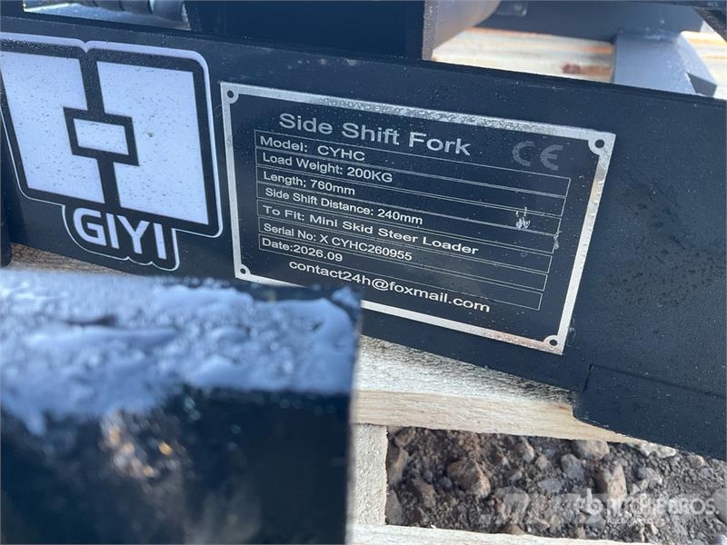  GIYI GY-CYHC 30 in Mini Skid Steer Forks (Unused) 叉