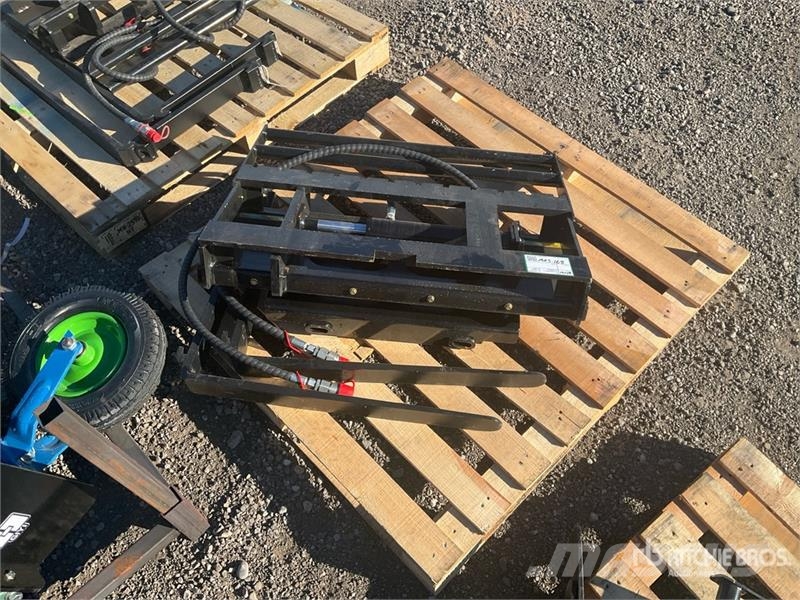  GIYI GY-CYHC 30 in Mini Skid Steer Forks (Unused) Вили